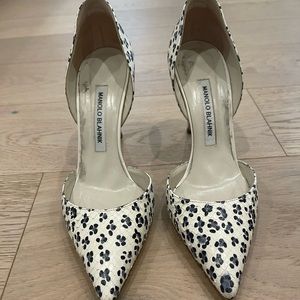 Manolo Blahnik Dorsay blue leopard pump